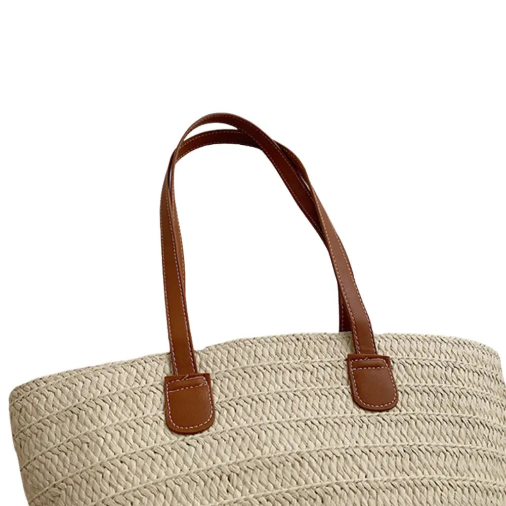 Sac à main en paille avec poignées en cuir marron, idéale pour un été chic