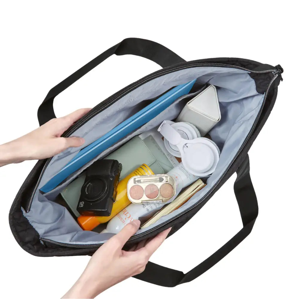 Sac à main matelassé couleur florale, ouvert noir, style élégant et pratique