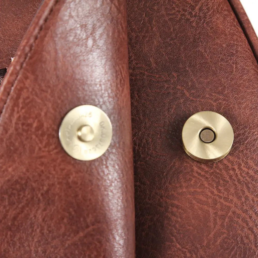 Sac à main à motif avec fermeture magnétique en faux cuir marron pour un style élégant