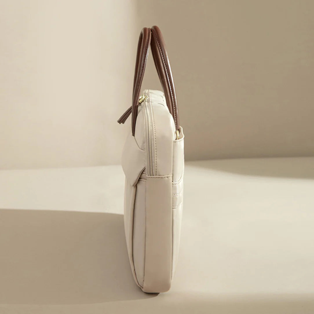 Sac à main ordinateur femme en cuir crème avec poignées marron, finitions cuir élégantes