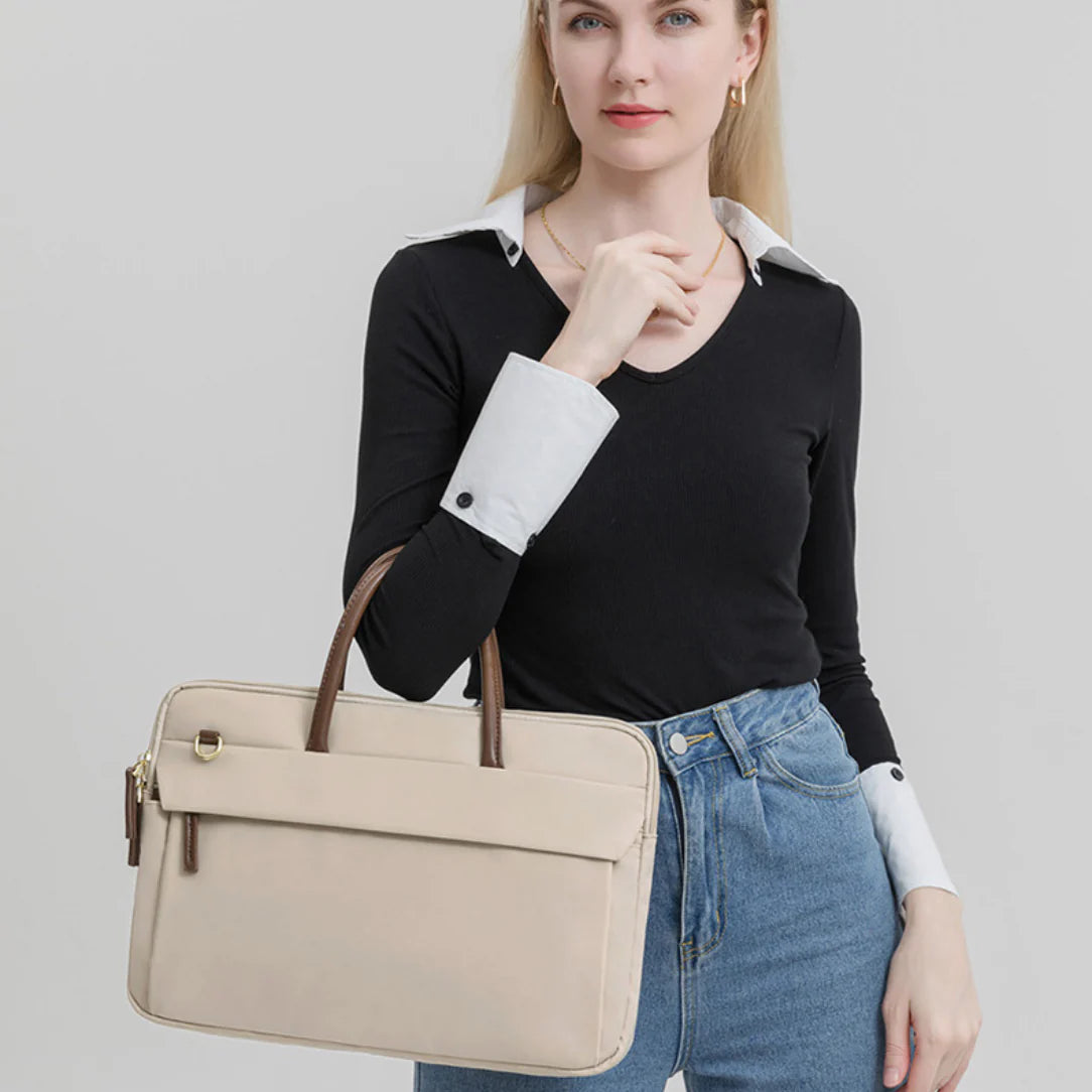 Sac à main ordinateur élégant femme avec finitions cuir et beige, poignée marron