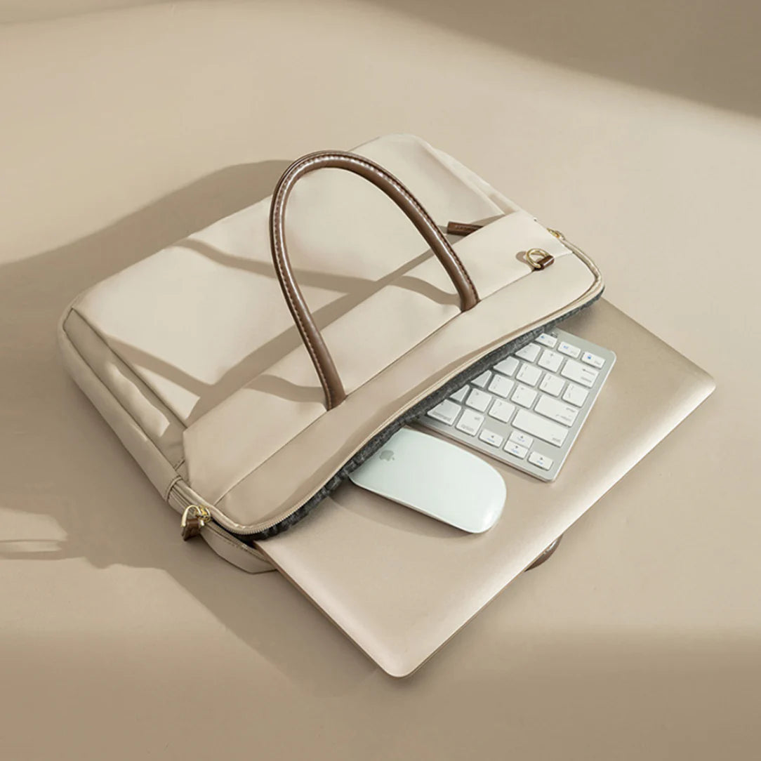 Sac à main ordinateur élégant femme en beige avec accessoires, finitions cuir Orbyte