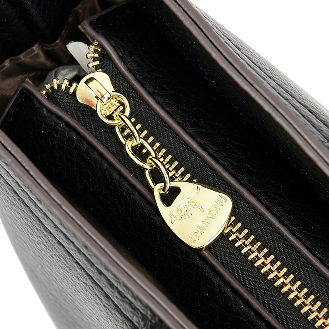Sac à main porté épaule en cuir texturé noir avec fermeture éclair en or