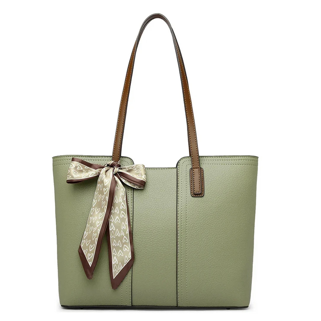 Sac à main en cuir texturé vert avec poignées marron et écharpe décorative