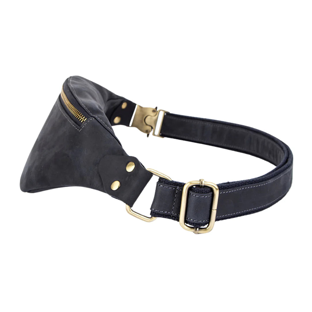 Sac banane cuir homme luxe avec hardware en laiton, idéal pour un style sophistiqué