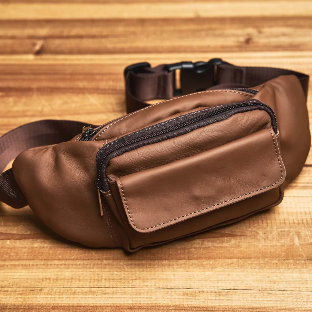 Sac banane cuir pour homme Gus, fanny pack en cuir marron, accessoire mode élégant