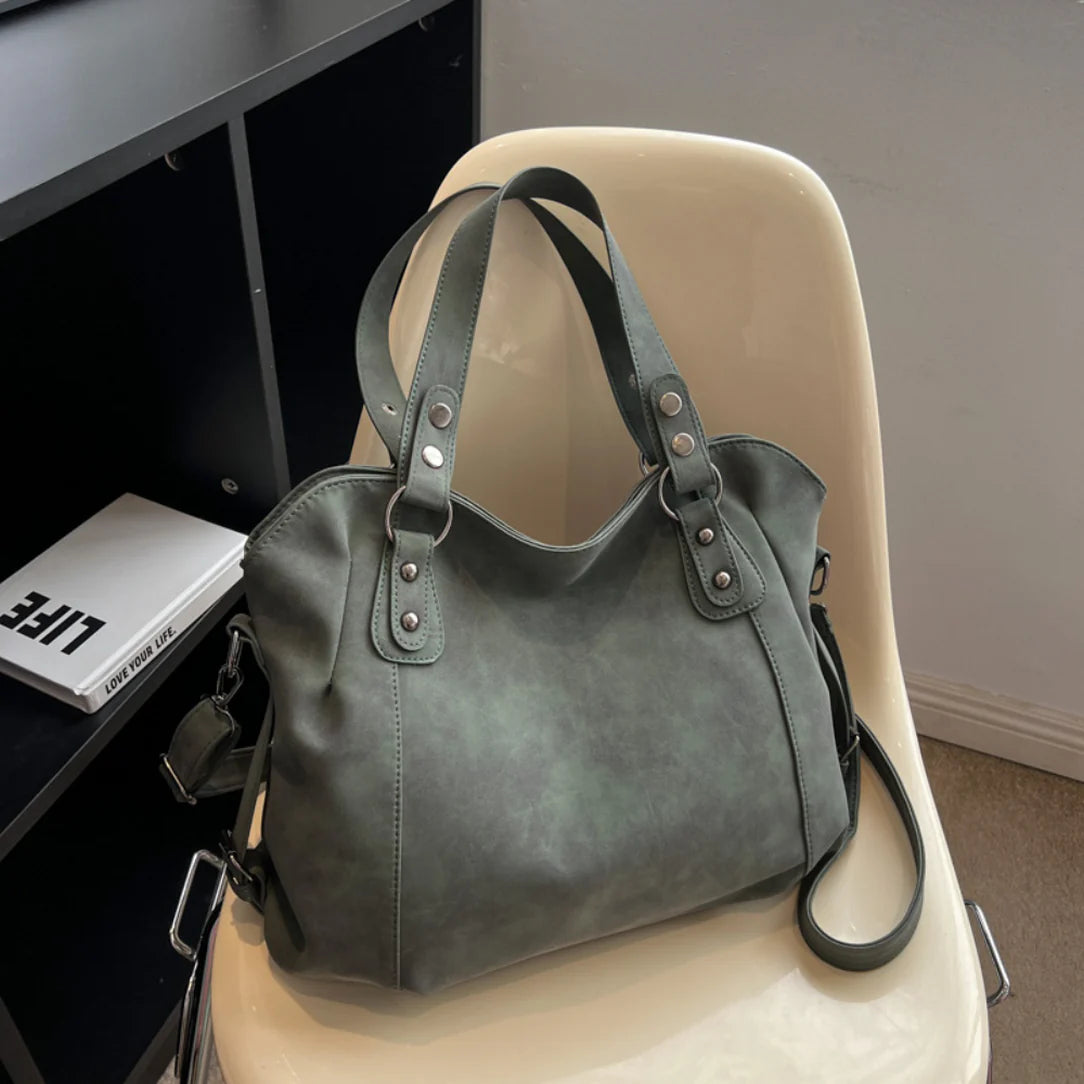 Sac bandoulière de cours Myndra en similicuir souple gris pour un style élégant