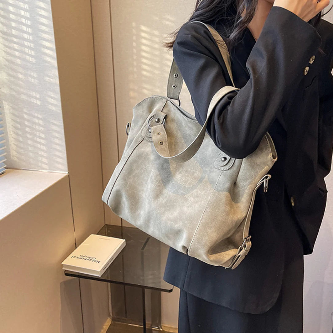 Sac bandoulière de cours Myndra en similicuir souple gris pour un style élégant