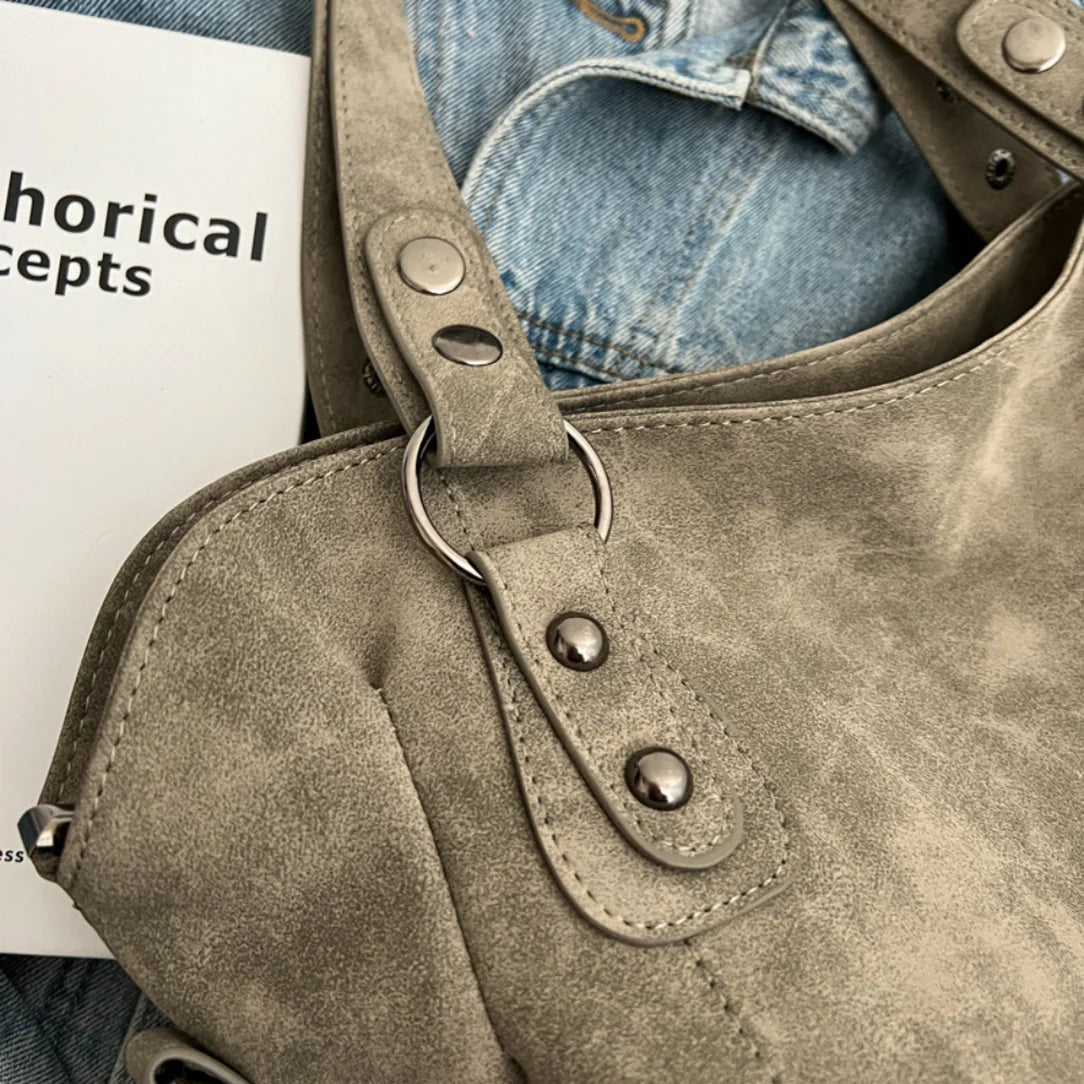 Sac bandoulière de cours Myndra en similicuir souple gris faux-suède