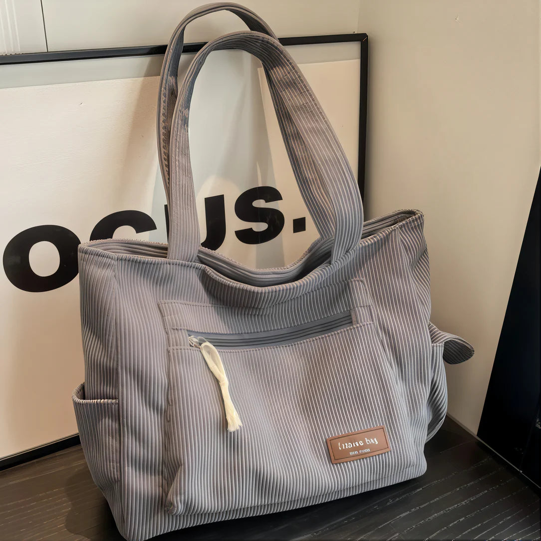 Sac besace en velours côtelé gris pour un look élégant et pratique