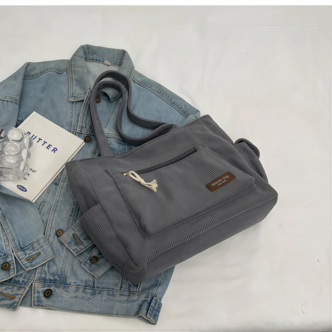 Sac besace en velours côtelé gris pour un style chic et tendance