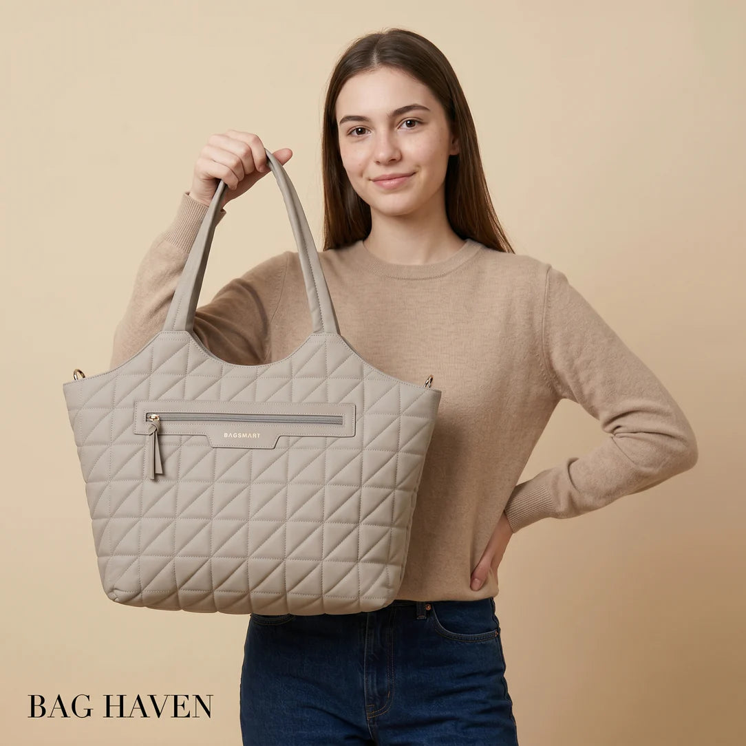 Sac cabas beige en cuir matelassé avec poche zippée devant et anses assorties sac cabas matelassée veltic