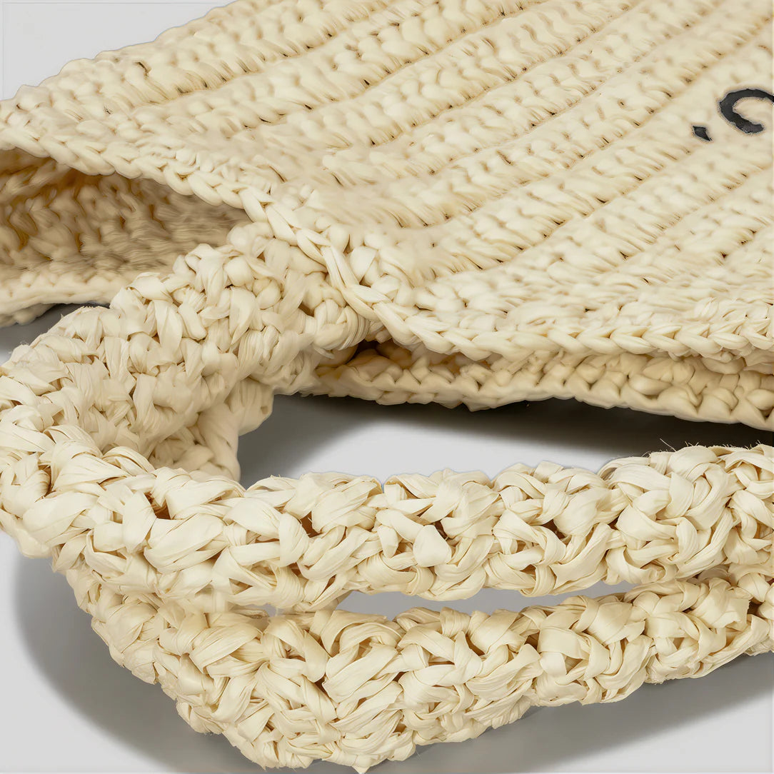 Sac de plage chic Milano avec anses courtes en osier, parfait pour un style plage chic