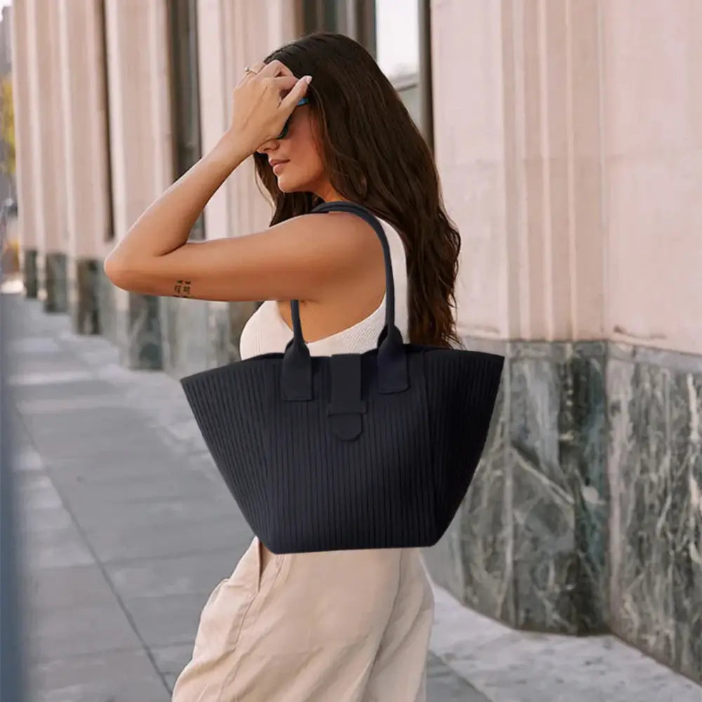 Sac de plage en tissu Brisa avec sac cabas noir plissé et compartiment crème solaire