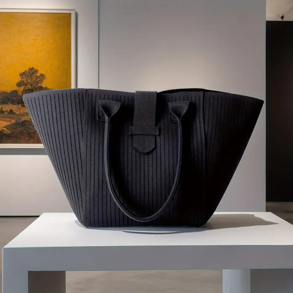 Sac de plage en tissu Brisa avec noir plissé, parfait pour transporter votre crème solaire