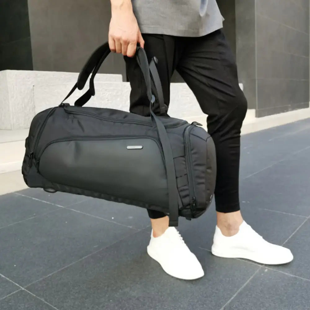 Sac de sport noir.