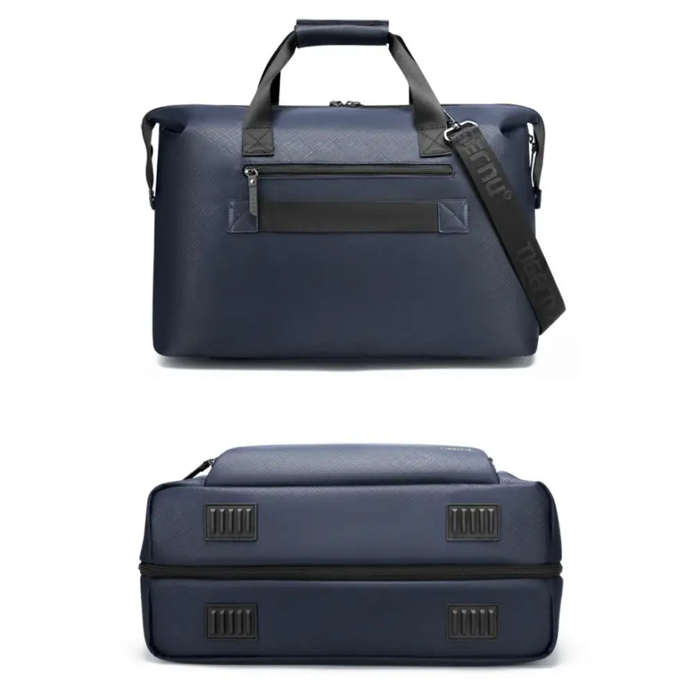 Sac de sport bleu marine.