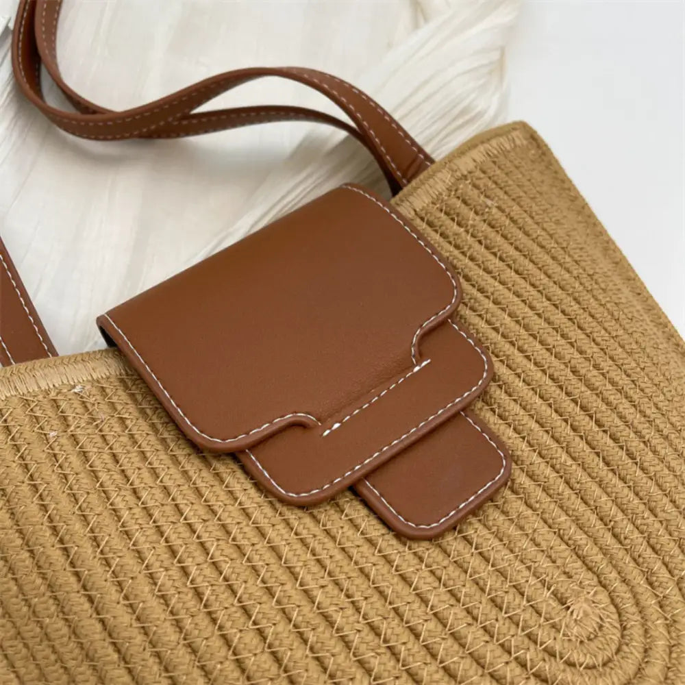 Sac demi lune de plage Luna avec sac demi lune tissé et accents en cuir marron