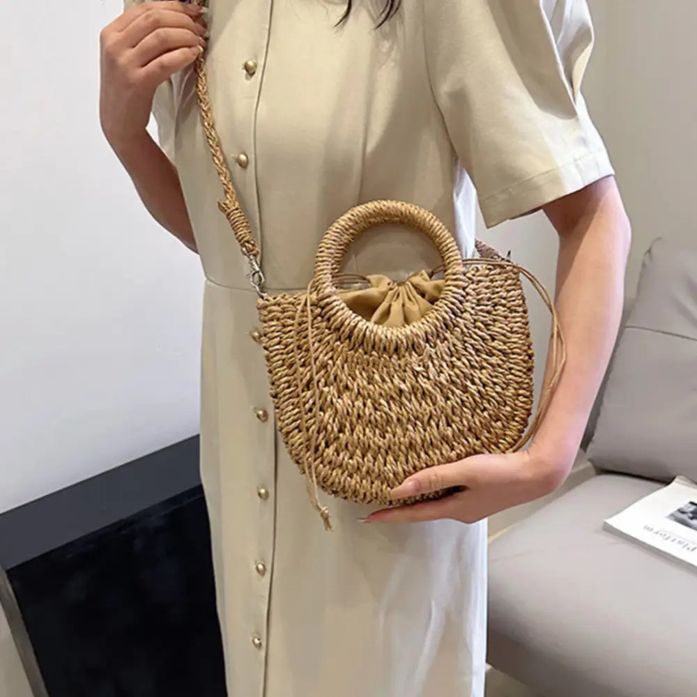 Sac demi lune en paille avec fermeture à cordon, sac demi lune chic et naturel