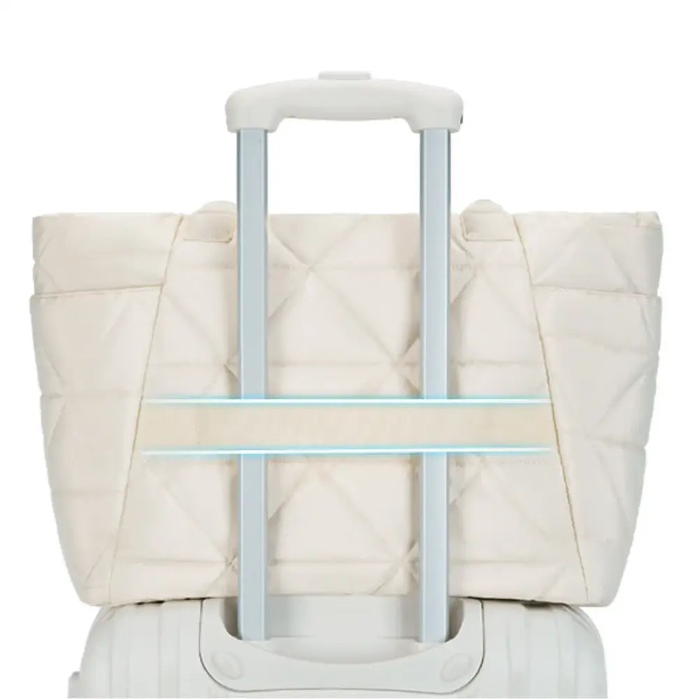 Sac fourre tout chic ClassRoomy avec quilting crème sur poignée de bagage