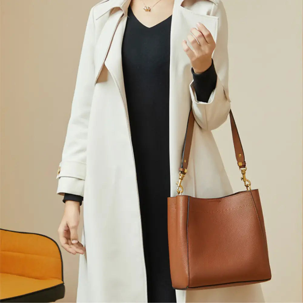 Sac fourre-tout en cuir brun avec épaule, modèle Nova pour un style élégant