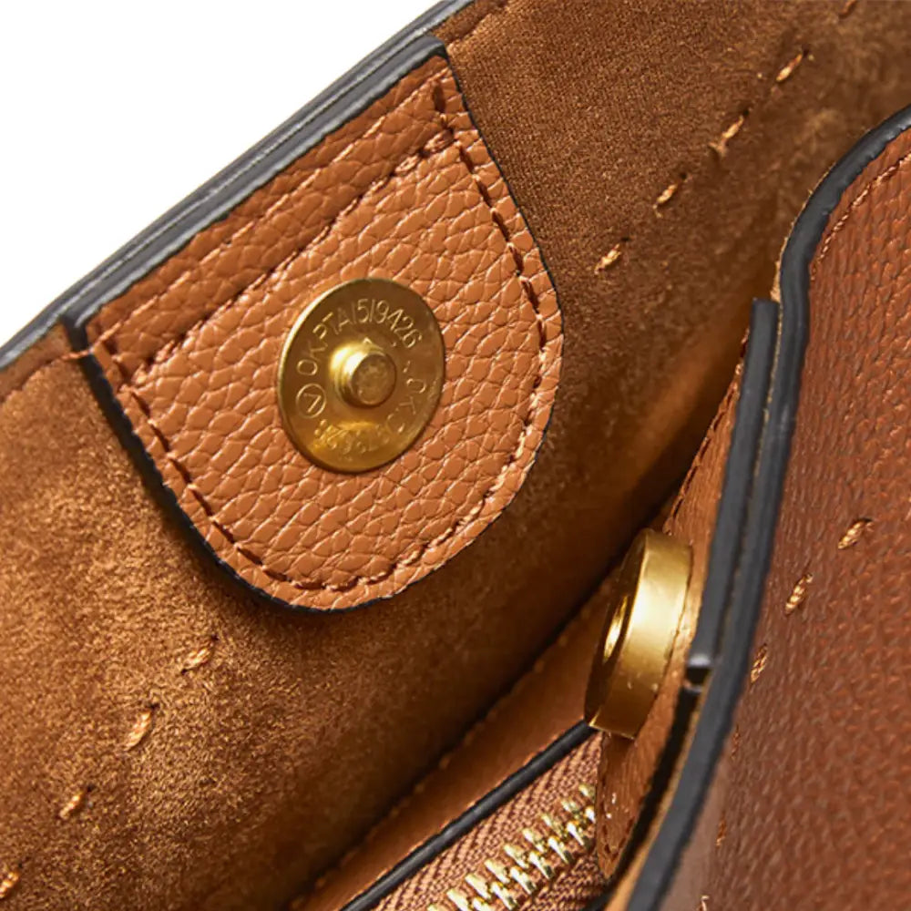 Intérieur du sac fourre-tout cuir Nova en cuir marron pour femme élégante