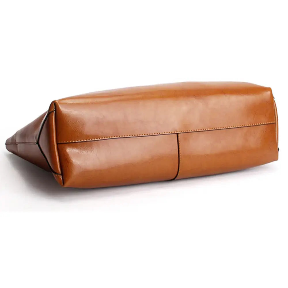 Sac fourre-tout femme cuir brillant en marron pour un look élégant et pratique