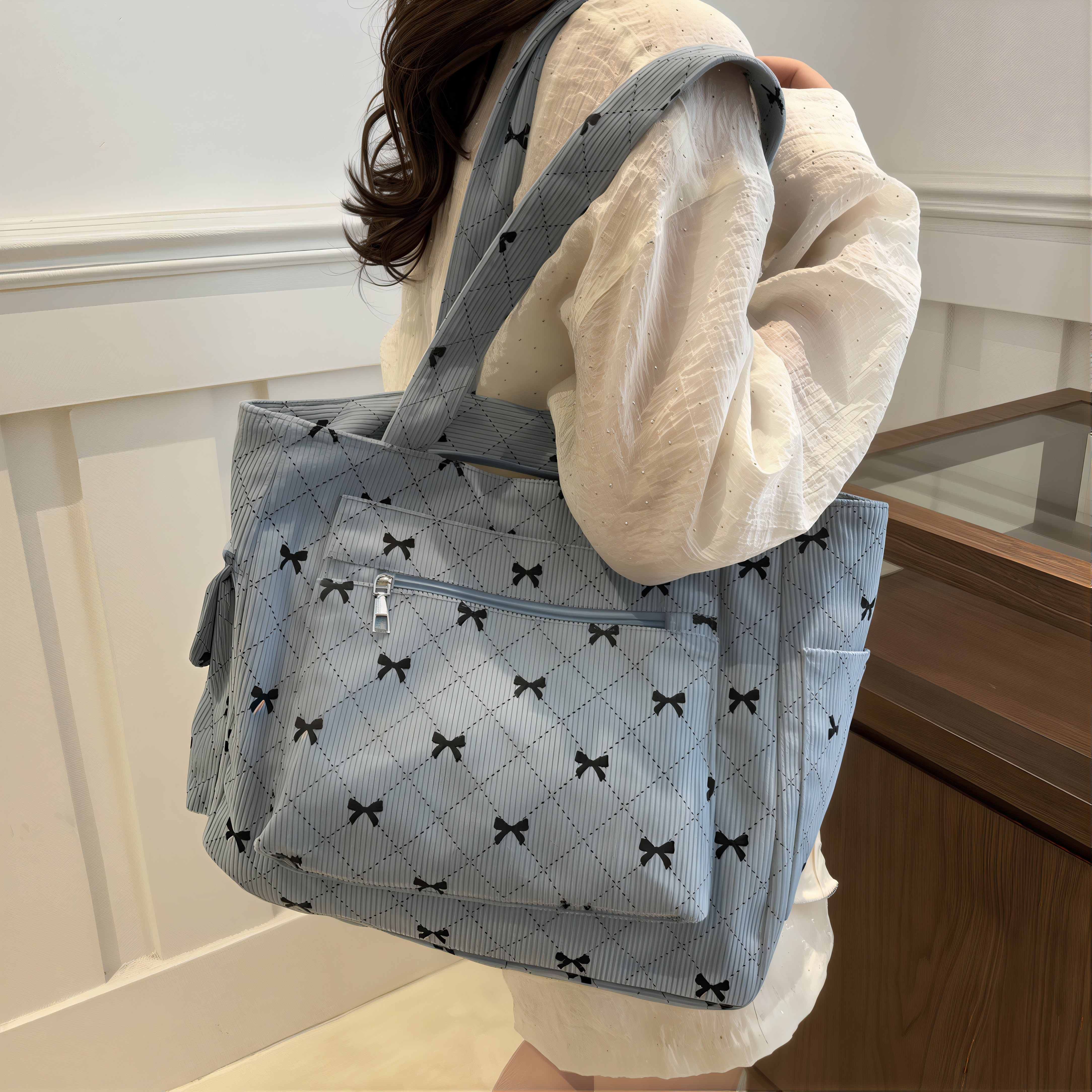 Sac motif nœud papillon en velours côtelé bleu clair avec motif à nœuds papillon