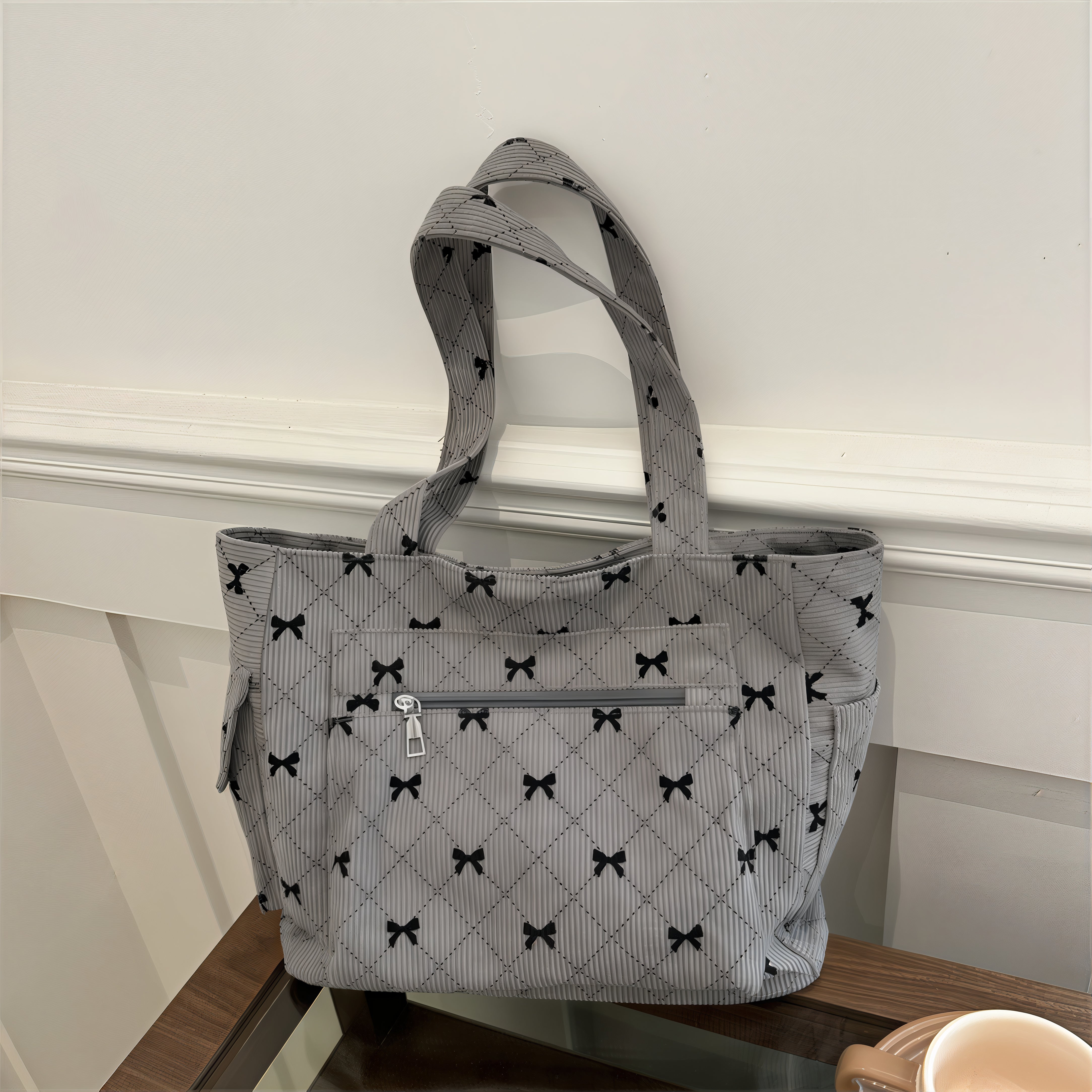 Sac motif nœud papillon en velours côtelé gris avec motifs nœuds papillon
