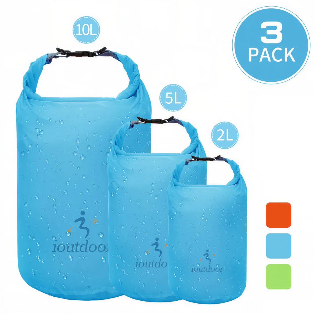 Trois sacs imperméables bleus pour outdoor pack 10 à 70L, parfaits pour l’extérieur