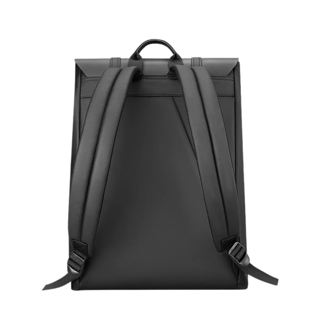 Sac à dos en cuir noir.
