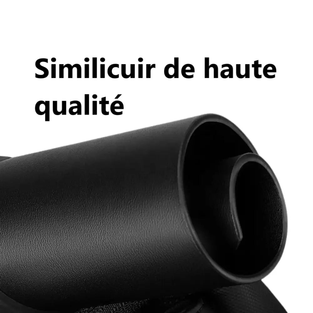 Faux cuir noir roulé.