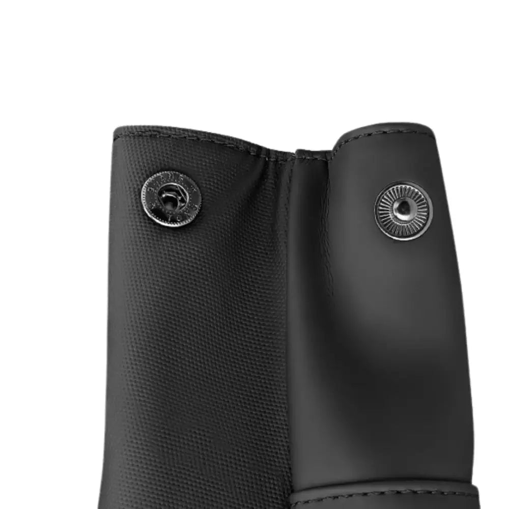 Haut de botte en cuir et tissu noir avec boutons-pression.