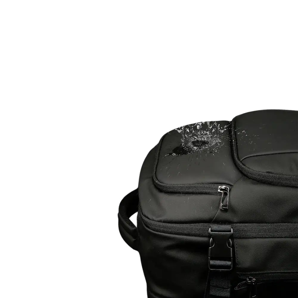 Sac à dos noir résistant à l’eau.