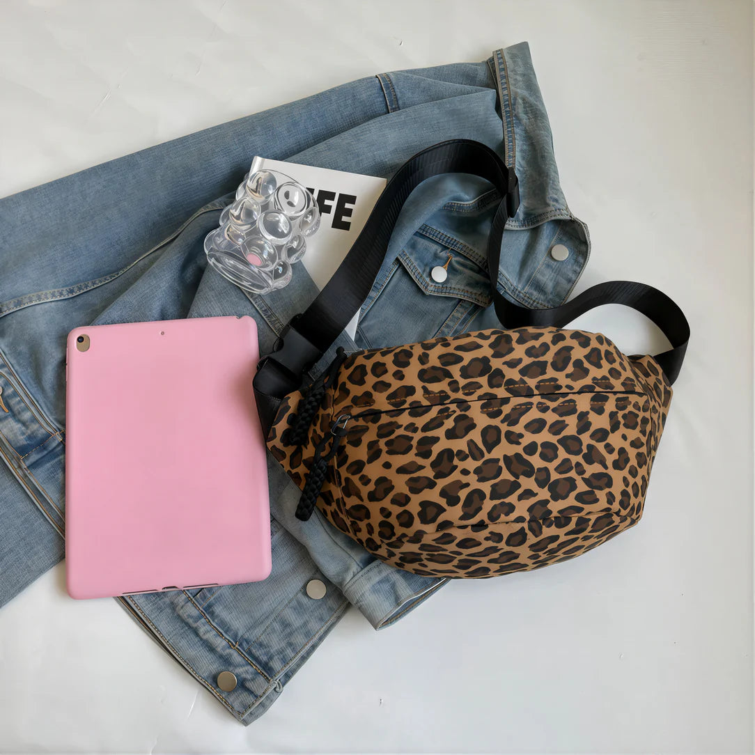 Fanny pack léopard avec format généreux, parfait pour un sac banane léopard tendance