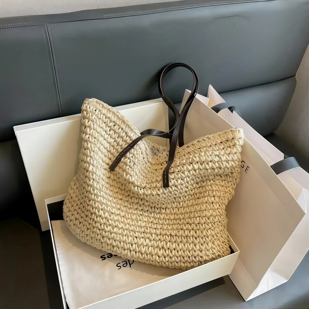 Grand sac de plage en paille Liora avec poignées marron foncé pour un style estival