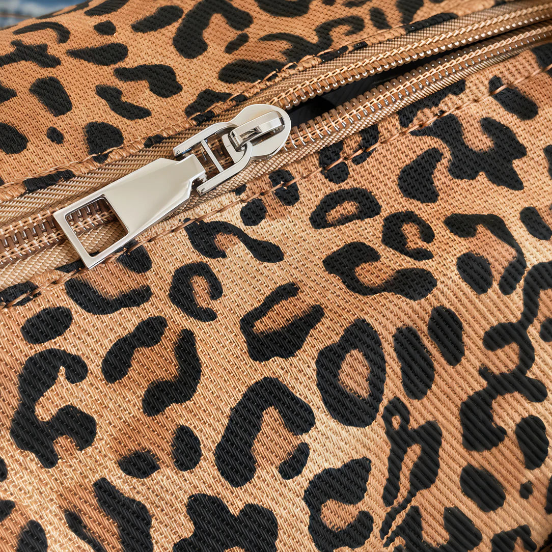 Grand sac léopard avec motif animal et zip, parfait comme sac à bandoulière élégante