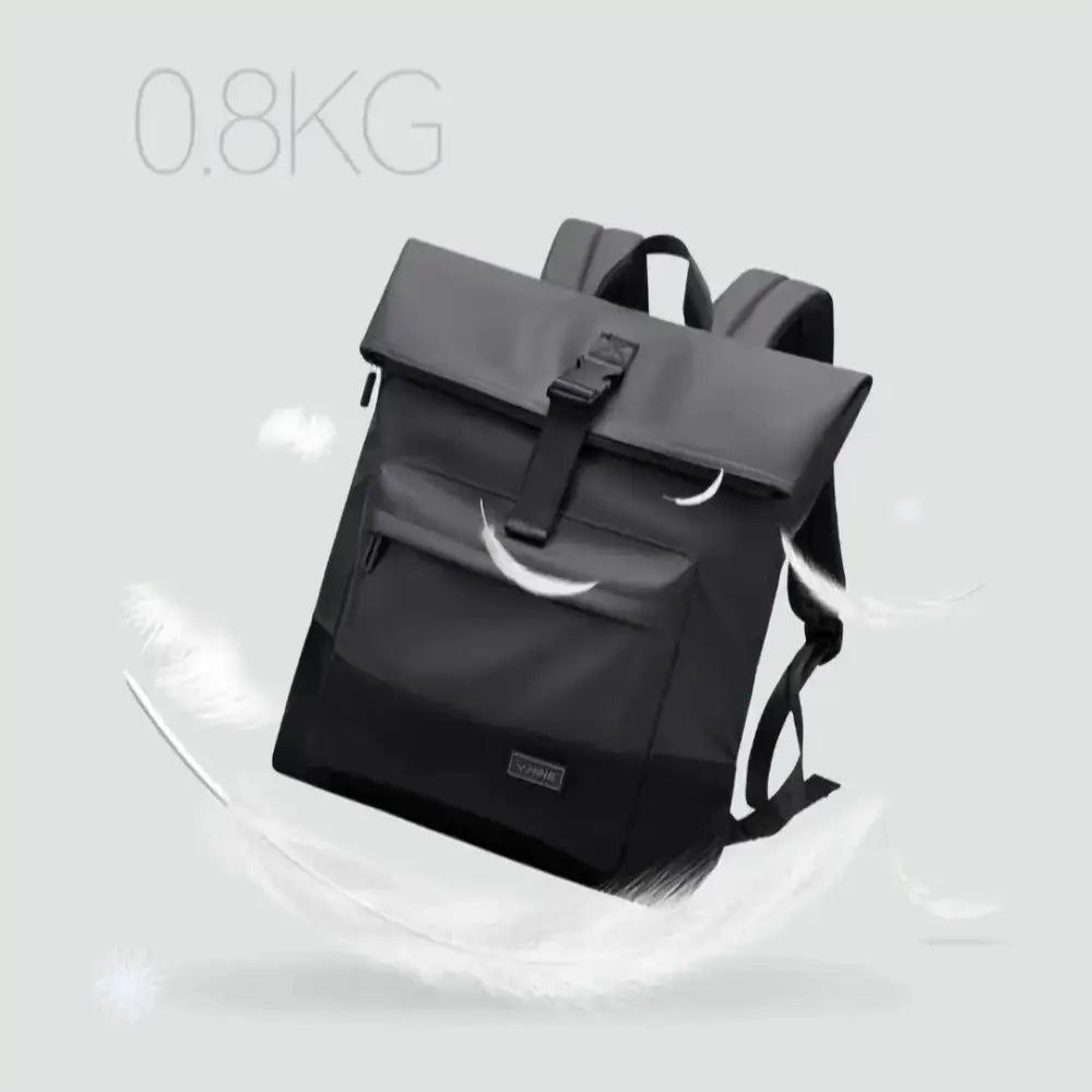 Sac à dos à roulettes noir.
