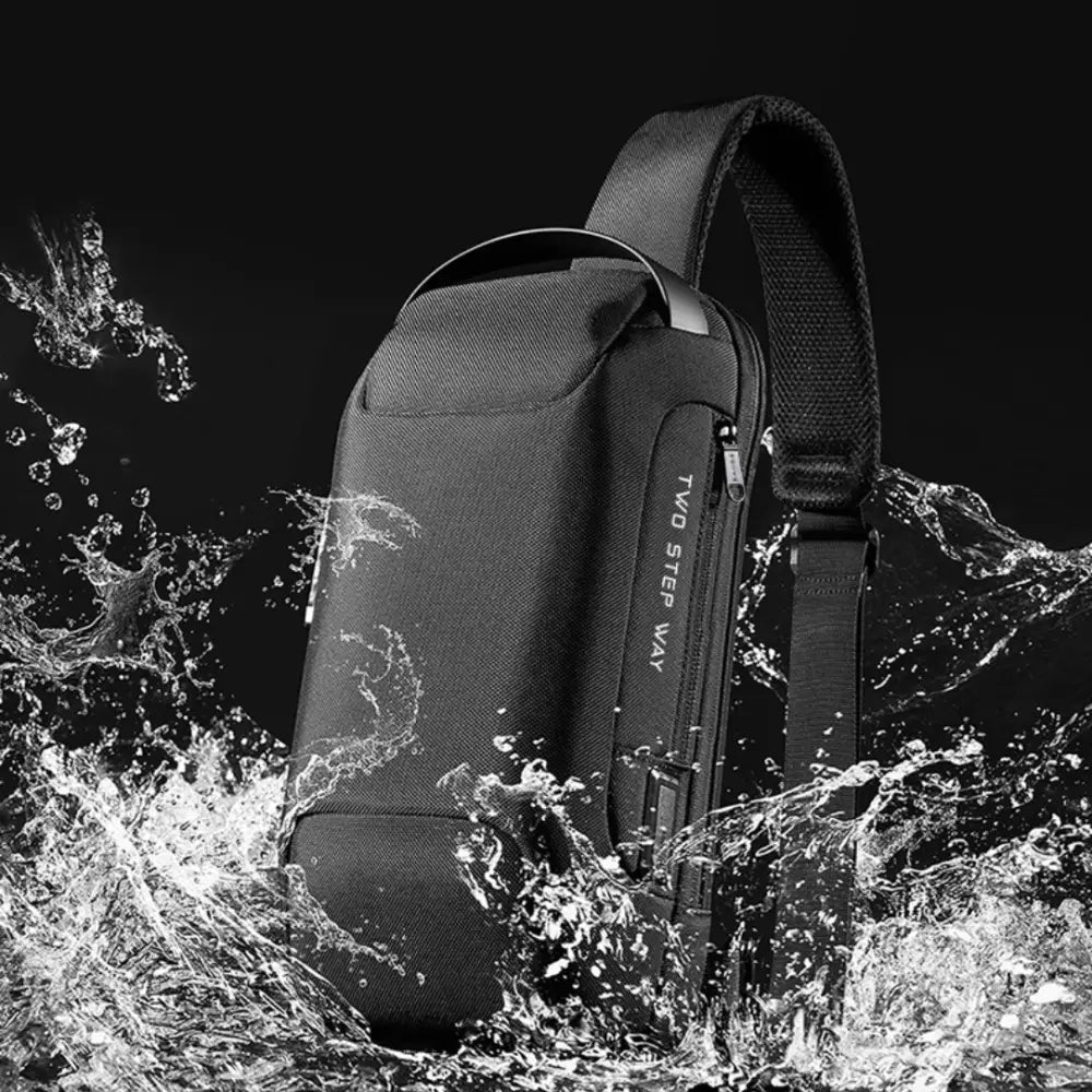 Sac à bandoulière imperméable noir.