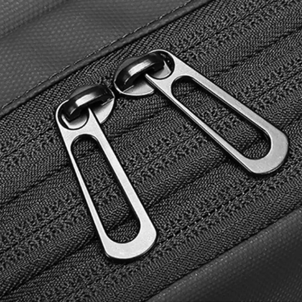 Deux tirettes en métal pour le Sac à dos 30l cabine avion Nomad Lite