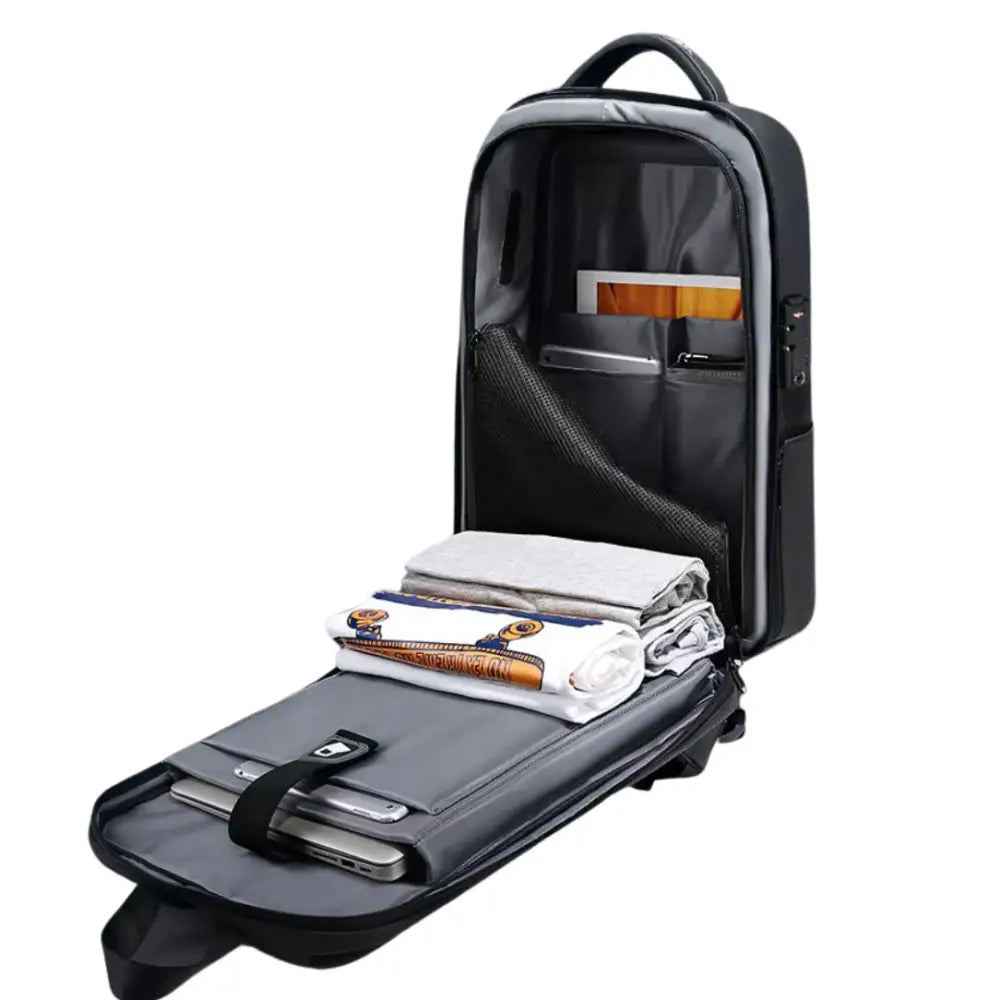 Sac à dos antivol USB Guard I ouvert avec des vêtements et port USB intégré