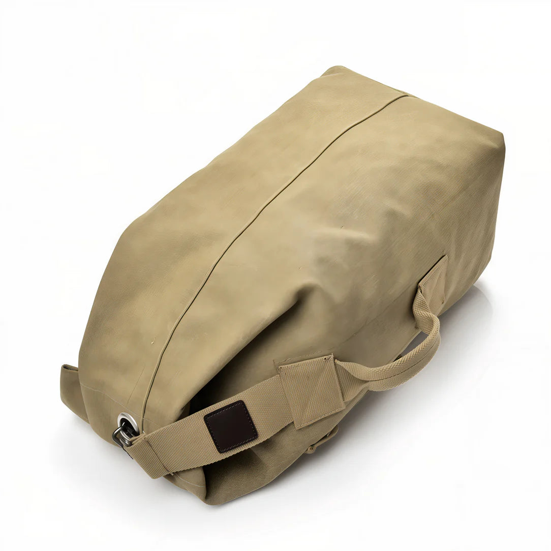 Sac à dos de voyage vintage en kaki, style rétro affirmé pour un look intemporel