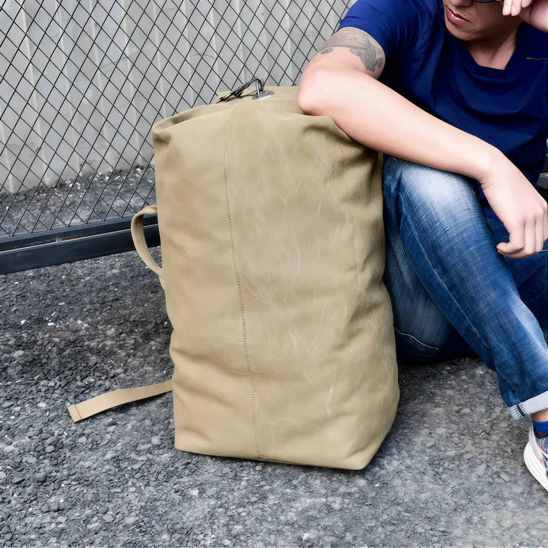 Sac à dos de voyage vintage en toile kaki, style rétro affirmé et durable