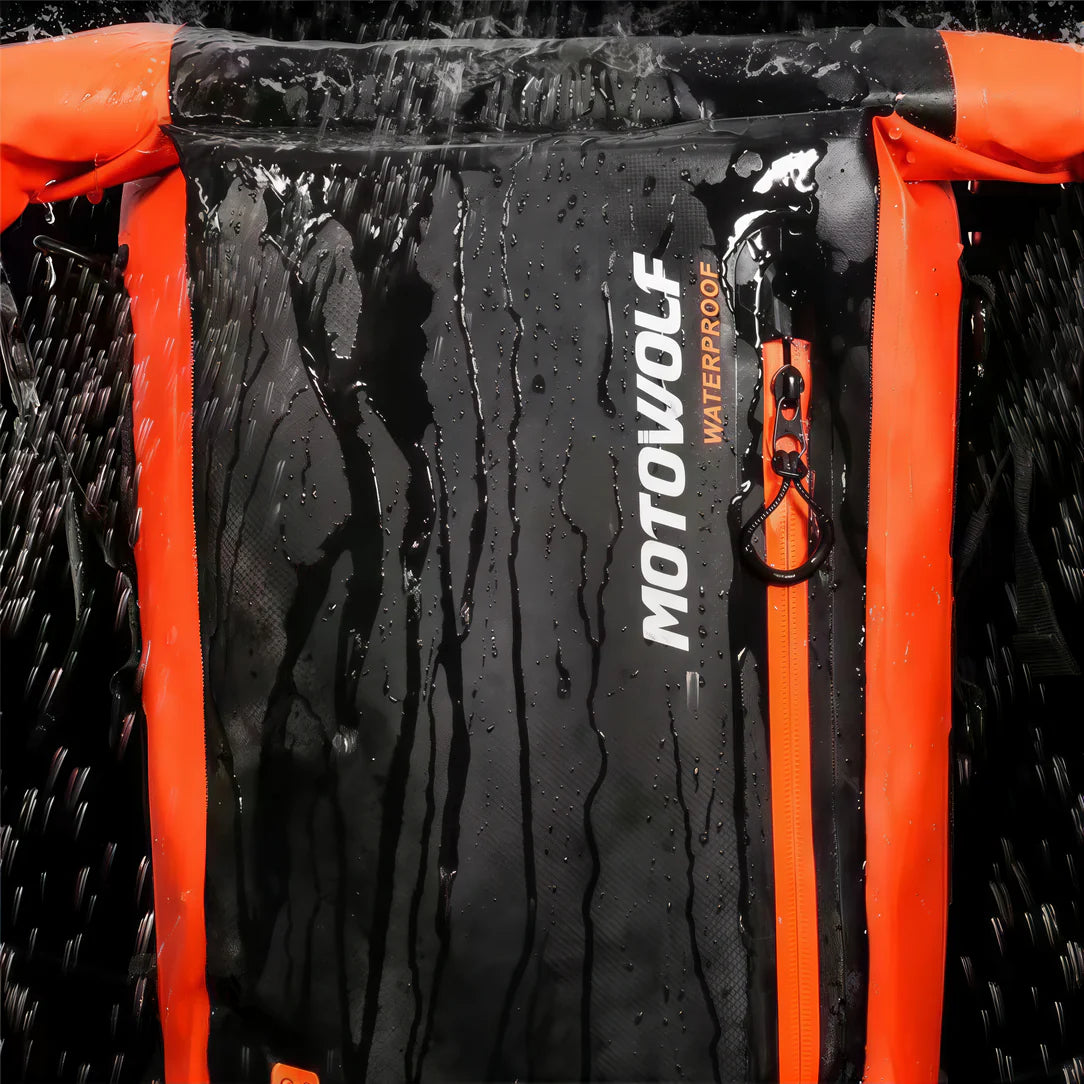 Sac à dos étanche pour moto MotoWolf 30L avec fermeture roll top et design noir orange