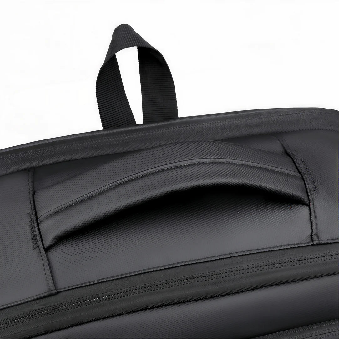 Poignée et boucle de sac à dos moderne pour ordinateur Straton en noir