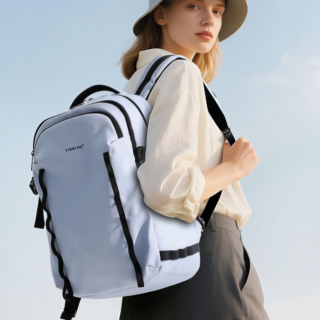 Sac à dos femme light blue avec nombreuses poches et bretelles noires