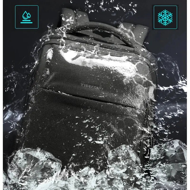 Sac à dos noir résistant à l’eau.