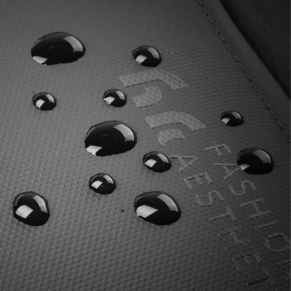Matériau noir imperméable.