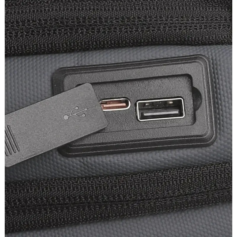 Port USB noir avec cache pour sac à dos ordinateur 17 pouces femme ClassicWork