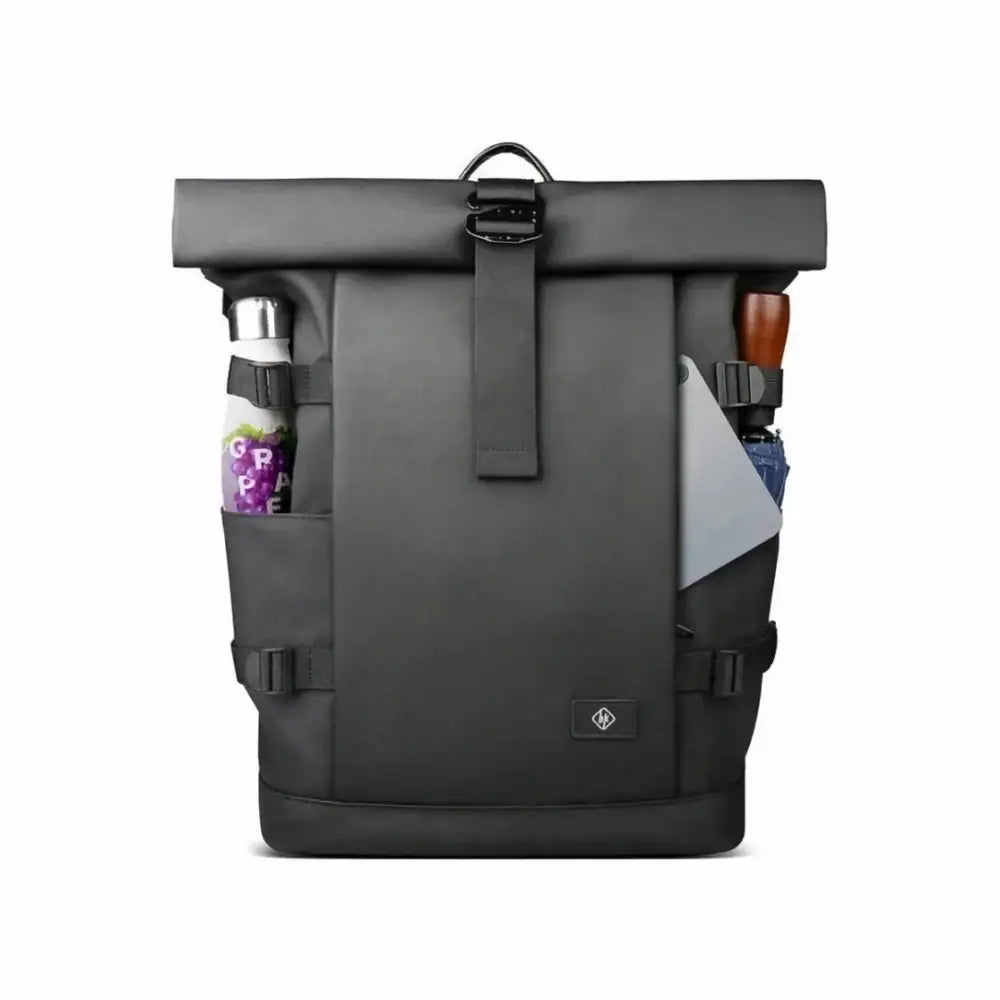 Sac à dos à roulettes noir.